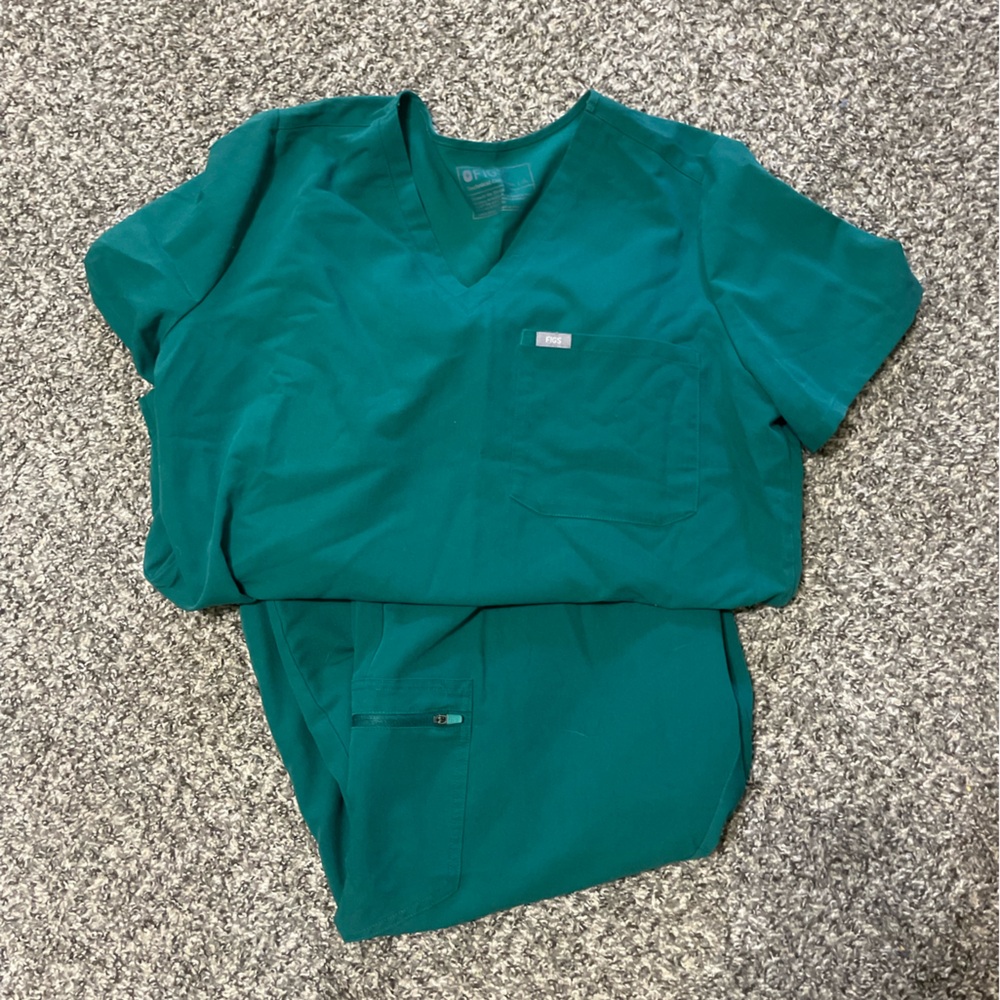 Hunter green figs Catarina top size XL and Zamora joggers size XL piete